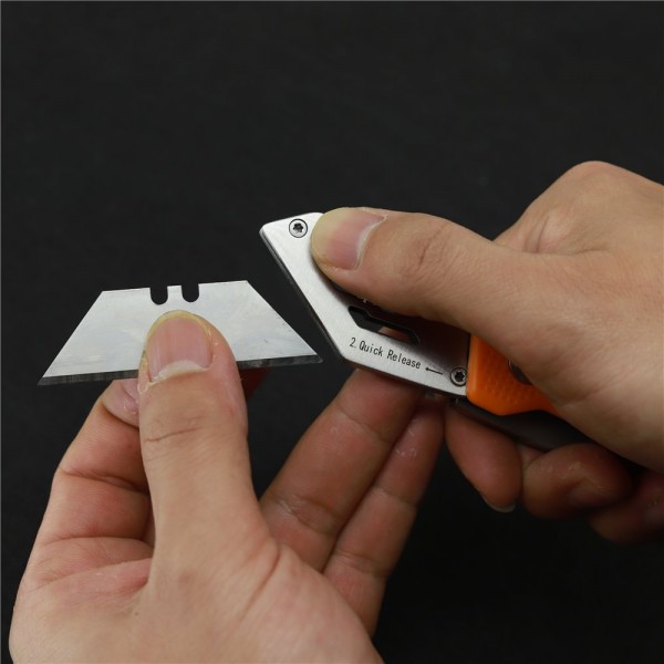 Foldable Utility Knife With Built-in Blade Magazine