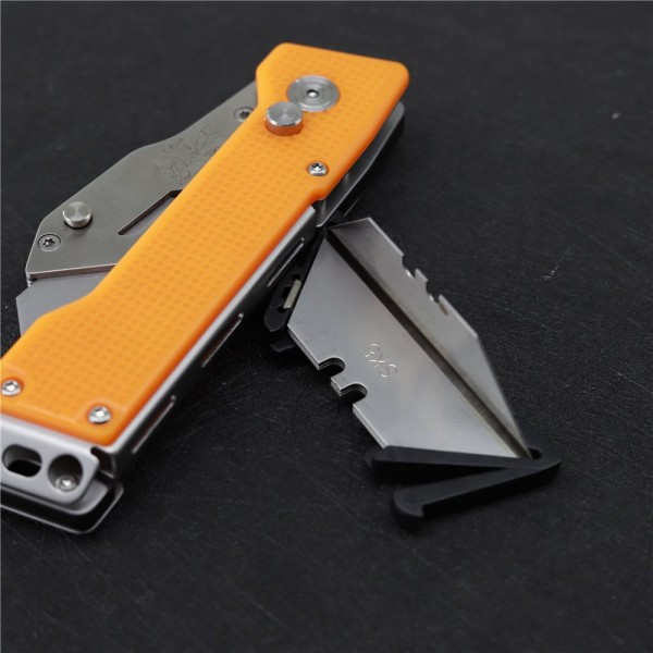 Foldable Utility Knife With Built-in Blade Magazine