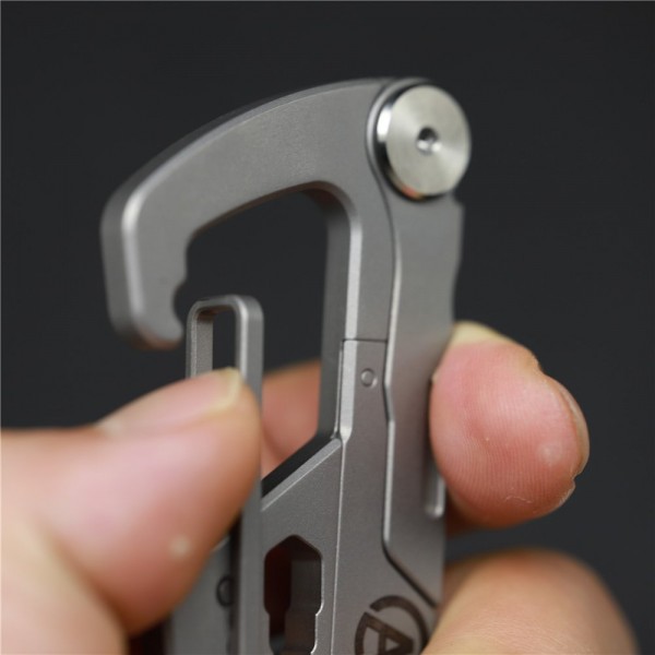 Titanium Multi-functional Quick Keychain With Hiden Replaceable Surgery Blade